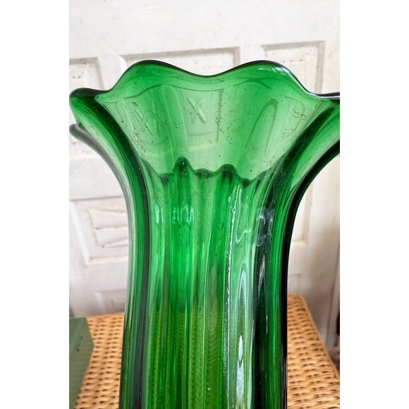 Antique Victorian Green Art Glass Fluted Flower Vase - Picture 7 of 15